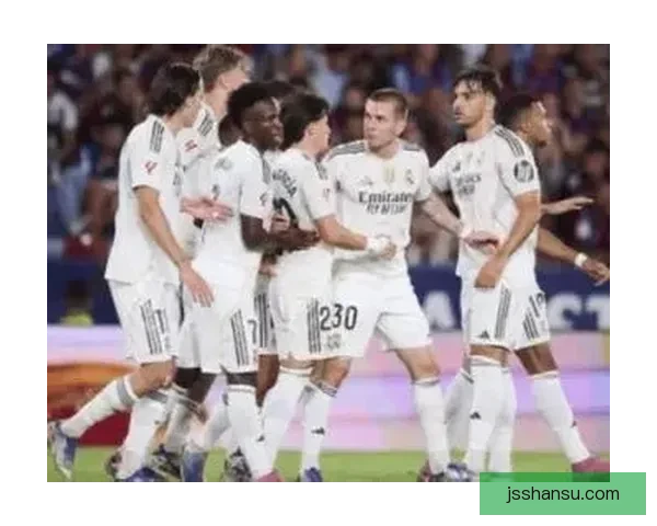 兰斯主场迎战里昂法甲焦点之战胜负悬念引爆关注全场对决走势分析前瞻